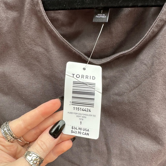 Torrid Solid Dark Charcoal Grey Cold Shoulder Simple Basics Tee NWT Size 1X - Picture 2 of 7